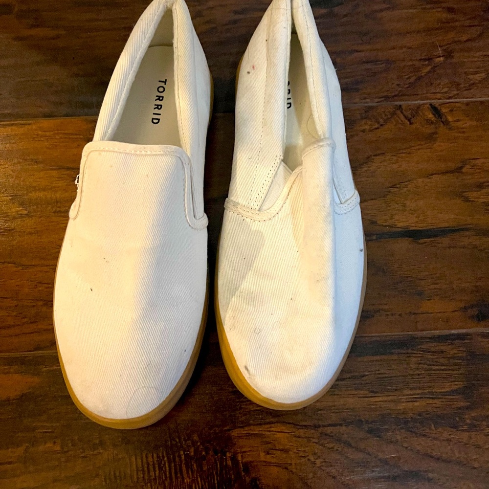 Torrid canvas shoes NEW sz 11